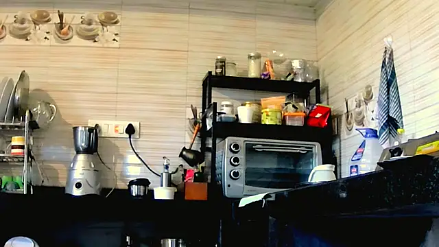 Snapshot of Fun4tipz chatting on 11.29.25 Fun4tipz online show from 11.29.25