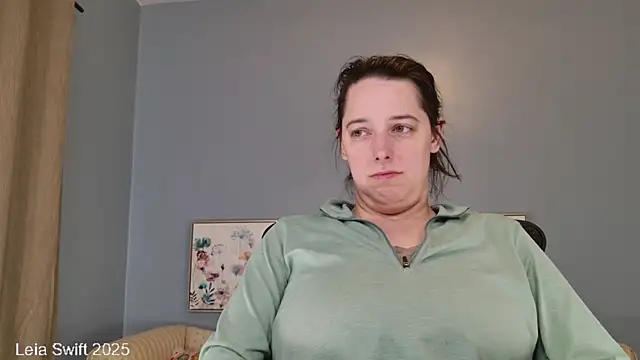 Snapshot of LeiaSwift chatting on 02.10.25 LeiaSwift online show from 02.10.25