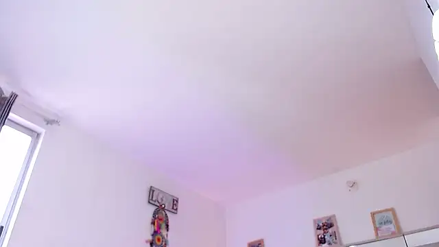 Snapshot of hollythomson chatting on 03.18.25 hollythomson online show from 03.18.25