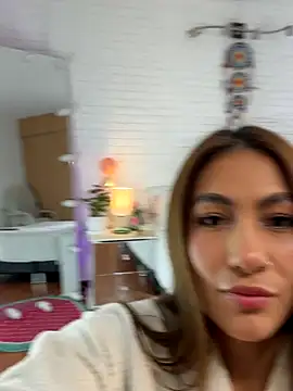 Snapshot of hollythomson chatting on 10.09.25 hollythomson online show from 10.09.25