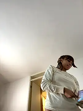 Snapshot of hollythomson chatting on 10.22.25 hollythomson online show from 10.22.25