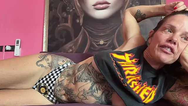 mommyselenafit  online show from 09.29.25