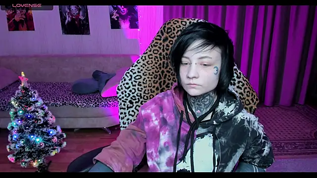 Snapshot of acid_trip1l chatting on 12.11.24 acid trip1l online show from 12.11.24