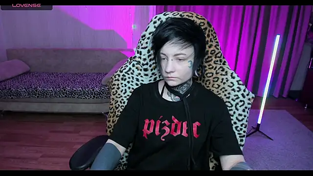 Snapshot of acid_trip1l chatting on 02.10.25 acid trip1l online show from 02.10.25