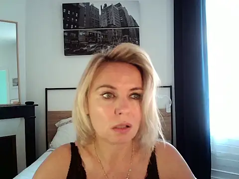 Snapshot of ADreamLady chatting on 09.19.25 ADreamLady online show from 09.19.25