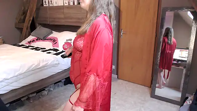 MissGirly online show from 12.16.24