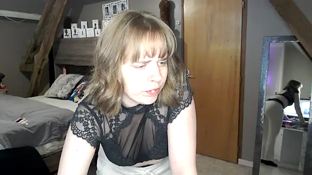 MissGirly online show from 02.20.25