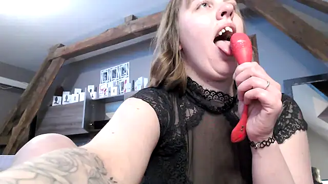 MissGirly online show from 02.21.25