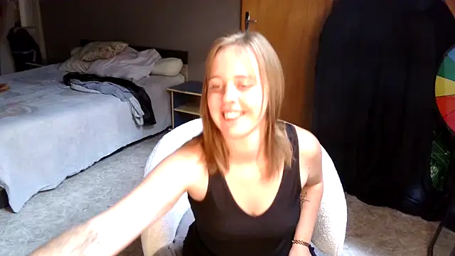 MissGirly online show from 09.15.25