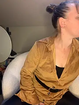 MissGirly online show from 09.30.25