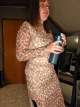 MissGirly online show from 10.05.25