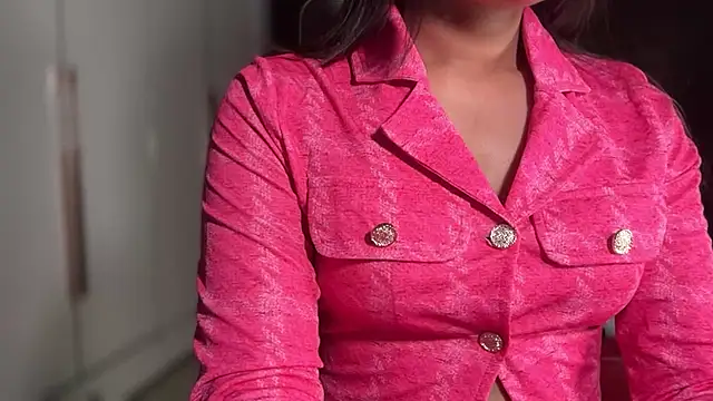 Snapshot of selen_5 chatting on 03.17.26 selen 5 online show from 03.17.26