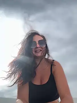 itsCassie online show from 10.20.25