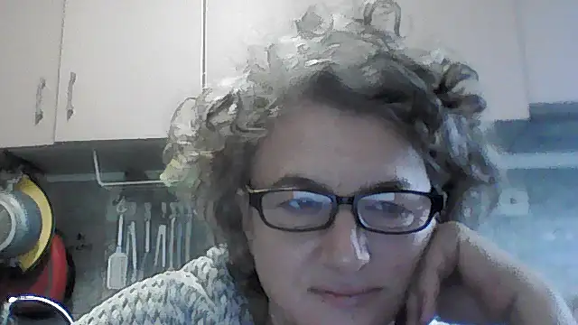 Snapshot of Sunnylarrah chatting on 09.24.25 Sunnylarrah online show from 09.24.25