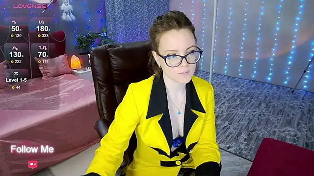 Snapshot of AngelaWhiti chatting on 01.08.25 AngelaWhiti online show from 01.08.25