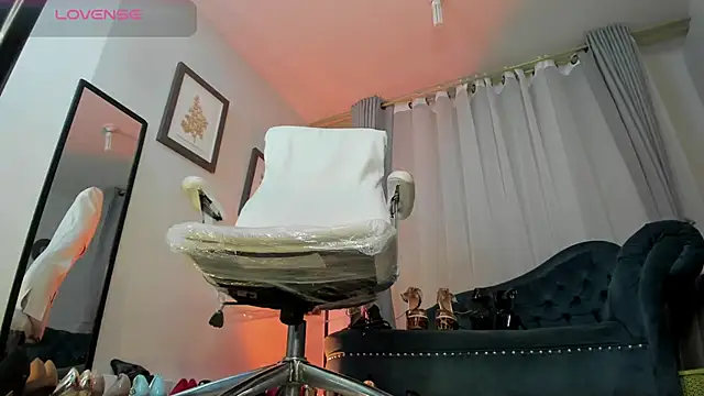 Ashley leon  online show from 02.08.25