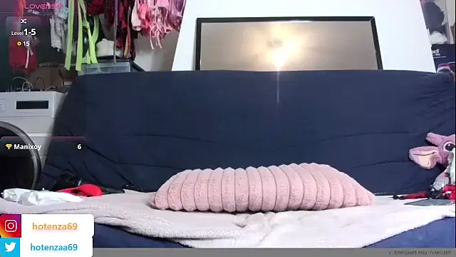 Snapshot of Hotenza69 chatting on 03.04.25 Hotenza69 online show from 03.04.25