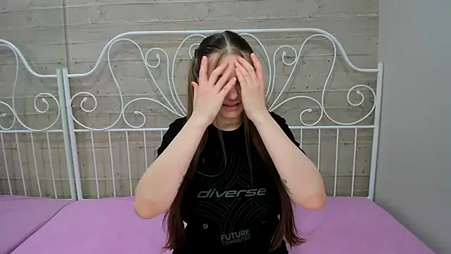 Snapshot of JuliaBusty chatting on 03.22.25 JuliaBusty online show from 03.22.25