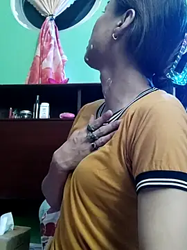 QueenSoreal online show from 10.29.25