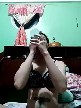 QueenSoreal online show from 11.07.25