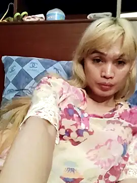 QueenSoreal online show from 07.12.26