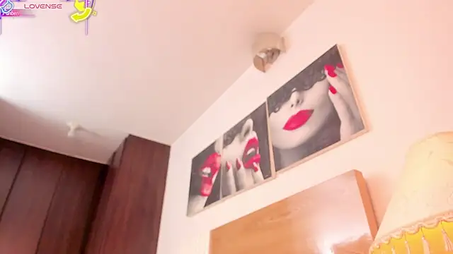 Snapshot of Andreamorreti chatting on 12.18.25 Andreamorreti online show from 12.18.25