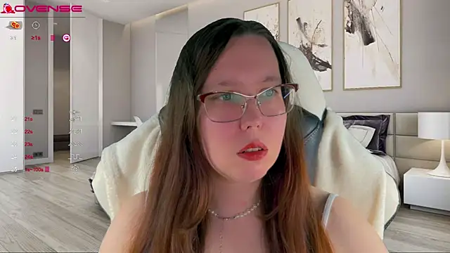 Snapshot of Victoria_Romans chatting on 09.29.25 Victoria Romans online show from 09.29.25