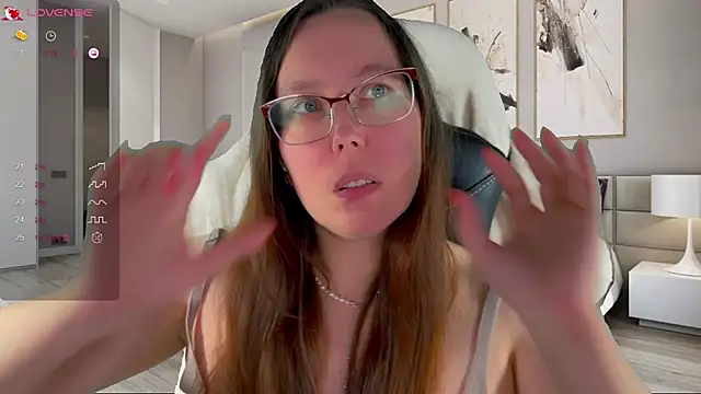 Snapshot of Victoria_Romans chatting on 10.14.25 Victoria Romans online show from 10.14.25