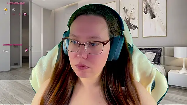 Snapshot of Victoria_Romans chatting on 10.23.25 Victoria Romans online show from 10.23.25