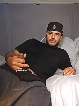 Snapshot of gardy8585 chatting on 12.17.24 gardy8585 online show from 12.17.24