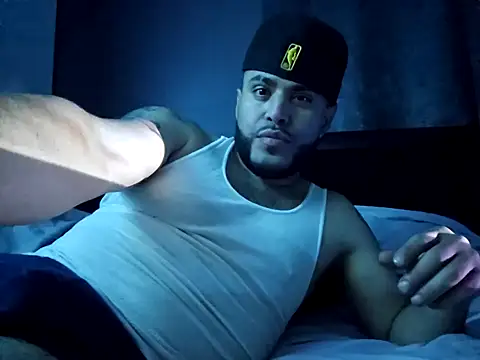 Snapshot of gardy8585 chatting on 01.15.25 gardy8585 online show from 01.15.25