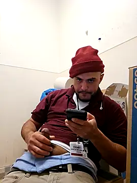 Snapshot of gardy8585 chatting on 11.26.25 gardy8585 online show from 11.26.25