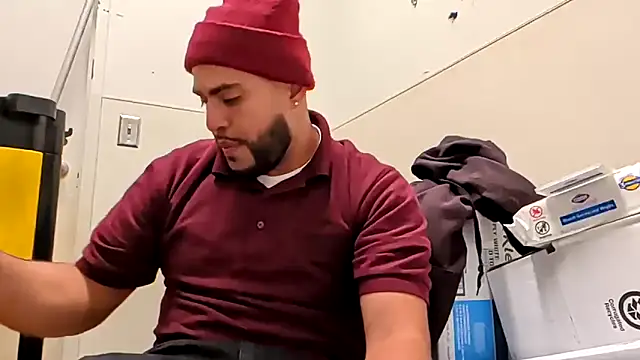 Snapshot of gardy8585 chatting on 12.02.25 gardy8585 online show from 12.02.25