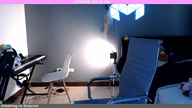 Snapshot of minarocket_ chatting on 02.28.25 minarocket online show from 02.28.25