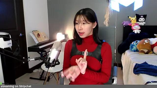 Snapshot of minarocket_ chatting on 02.15.26 minarocket online show from 02.15.26