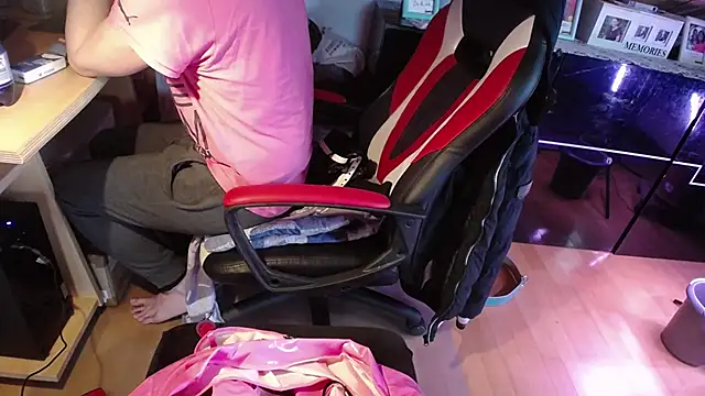 Snapshot of LackAddicted chatting on 01.08.25 LackAddicted online show from 01.08.25