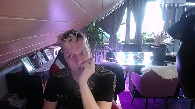 Snapshot of LackAddicted chatting on 02.03.25 LackAddicted online show from 02.03.25