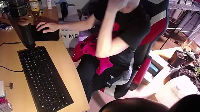 Snapshot of LackAddicted chatting on 03.11.25 LackAddicted online show from 03.11.25