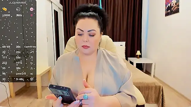 Snapshot of Nina_Hopper chatting on 12.20.24 Nina Hopper online show from 12.20.24