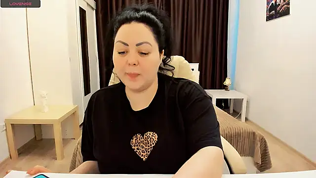 Snapshot of Nina_Hopper chatting on 01.31.25 Nina Hopper online show from 01.31.25