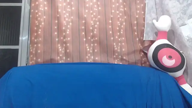 Snapshot of Venusluxodomme chatting on 02.15.26 Venusluxodomme online show from 02.15.26