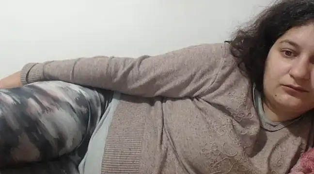 Snapshot of flowerlauren chatting on 02.13.25 flowerlauren online show from 02.13.25