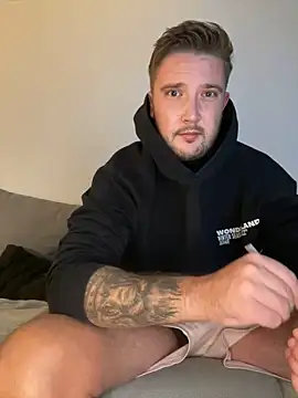 Snapshot of TwopartCuisine chatting on 11.25.25 TwopartCuisine online show from 11.25.25