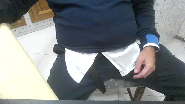 Snapshot of polloiw chatting on 10.05.25 polloiw online show from 10.05.25