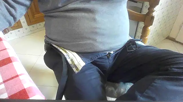 Snapshot of polloiw chatting on 10.14.25 polloiw online show from 10.14.25