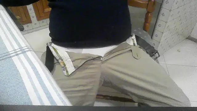 Snapshot of polloiw chatting on 10.20.25 polloiw online show from 10.20.25