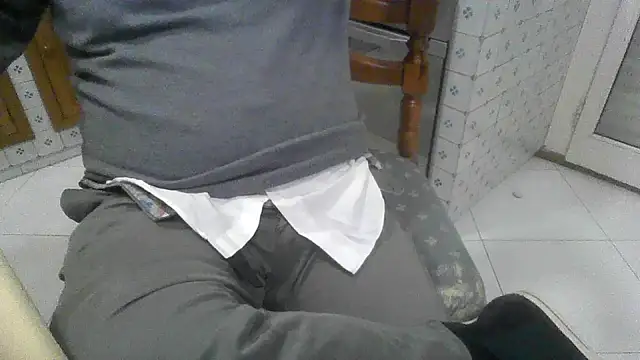 Snapshot of polloiw chatting on 10.27.25 polloiw online show from 10.27.25