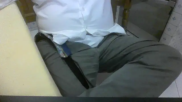 Snapshot of polloiw chatting on 10.28.25 polloiw online show from 10.28.25