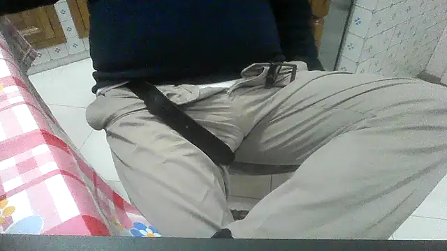 Snapshot of polloiw chatting on 11.17.25 polloiw online show from 11.17.25