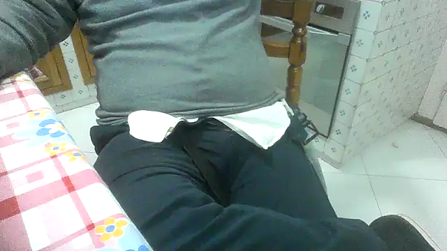 Snapshot of polloiw chatting on 11.20.25 polloiw online show from 11.20.25